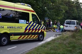 Bestuurder bestelbus ziet wegversmalling te laat