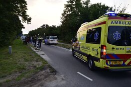 Bestuurder bestelbus ziet wegversmalling te laat