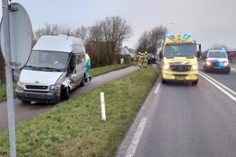Botsing tussen auto en camper op Texelse Pontweg
