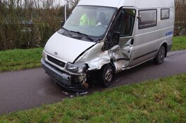 Botsing tussen auto en camper op Texelse Pontweg