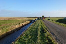 Bestelbus te water in Den Hoorn