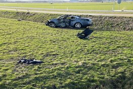 Auto crasht in Den Burg, bestuurder naar ziekenhuis
