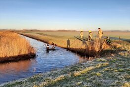 Zoekactie in sloot na aantreffen te water geraakte fiets